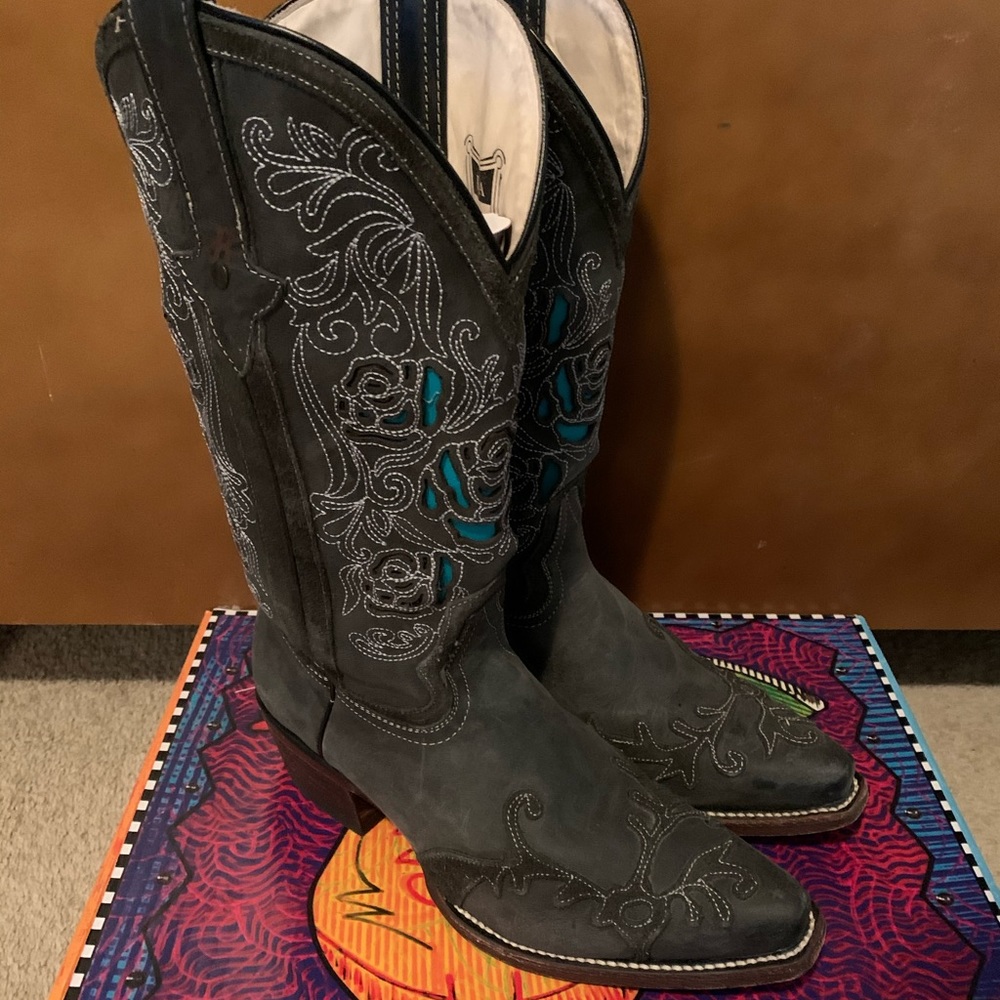 Dusty Rocker Women’s Boots - Picture 2 of 8